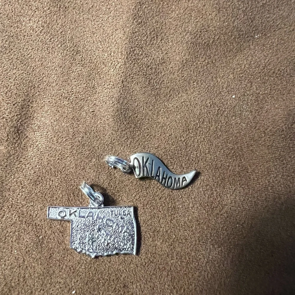 Oklahoma State Outline Silver Charm Pendant - Unbranded